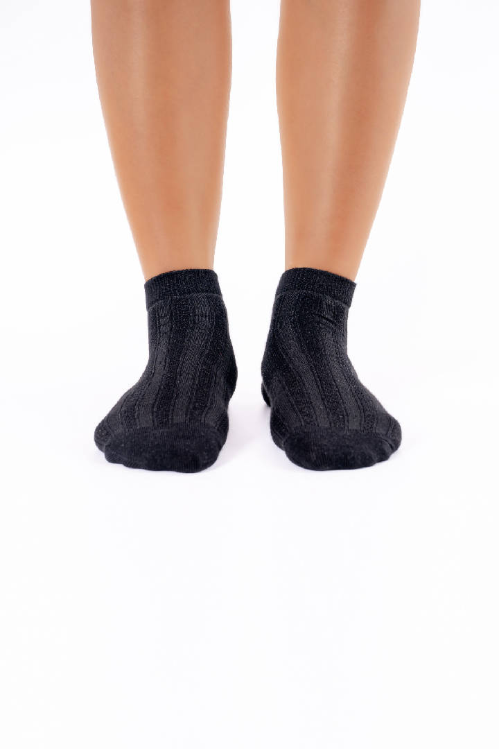 Modal Cable-Knit Ankle Socks in 2 Black & 1 White