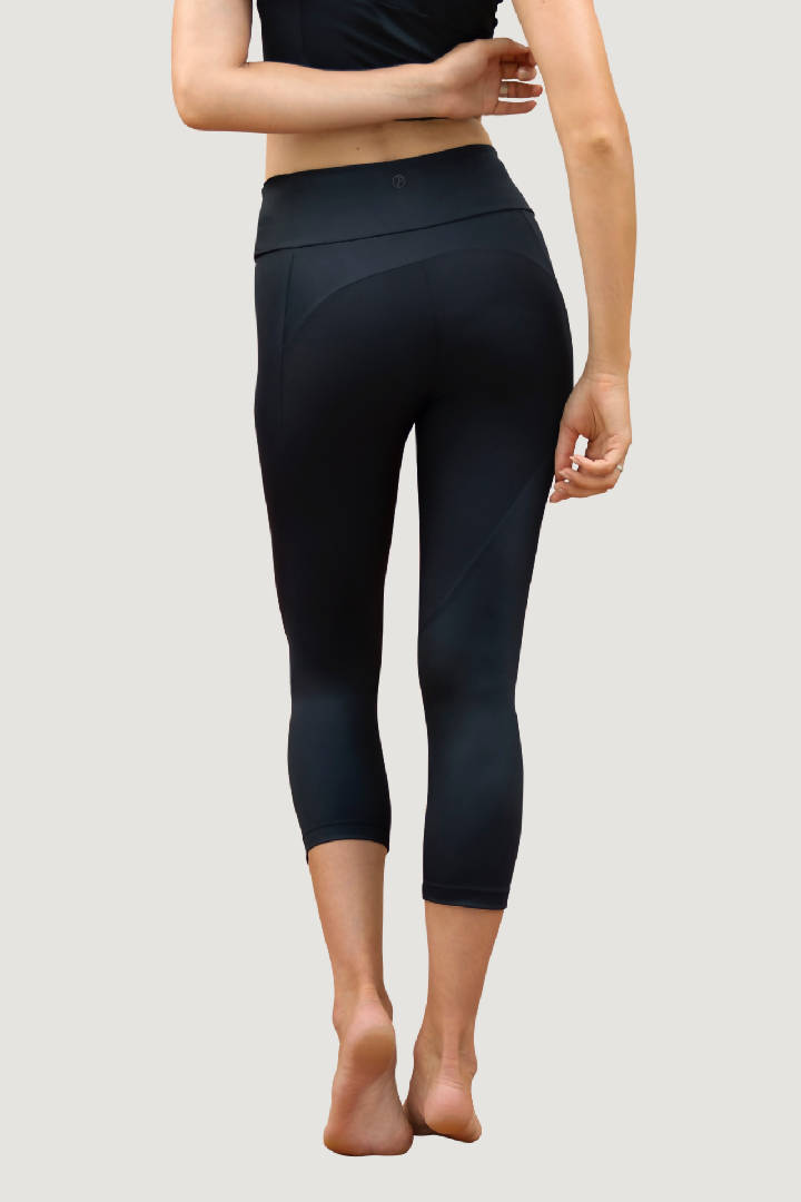 Kathmandu Crop Leggings in Onyx Black