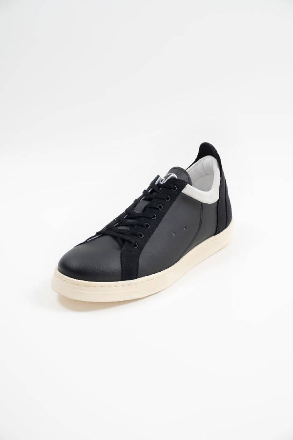 Borås - Grape Leather Classic Sneakers - Oyster